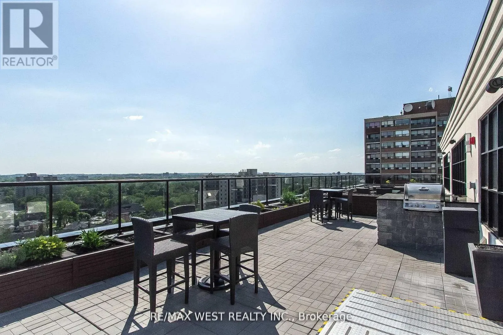 704 - 112 BENTON STREET