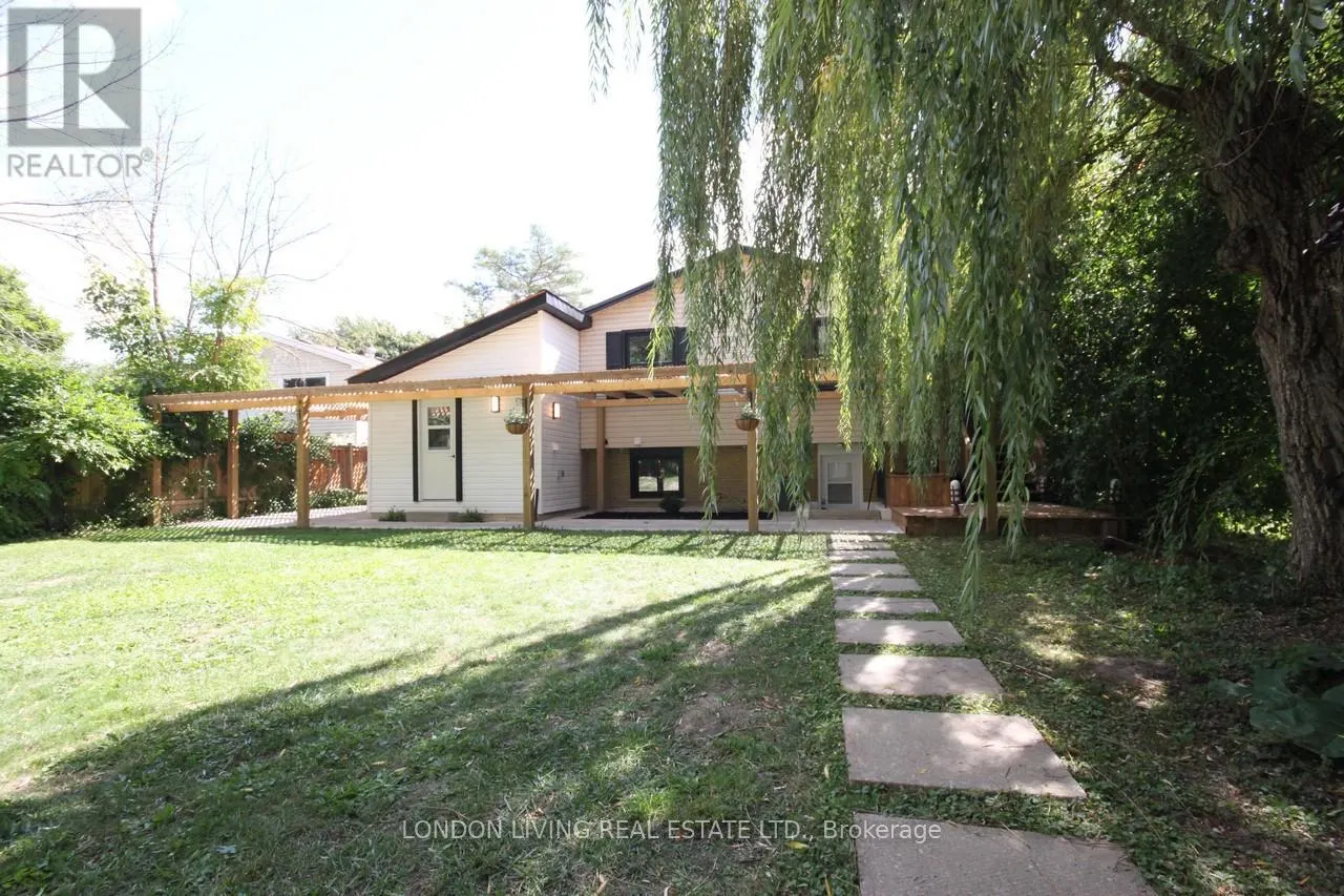 890 VISCOUNT ROAD