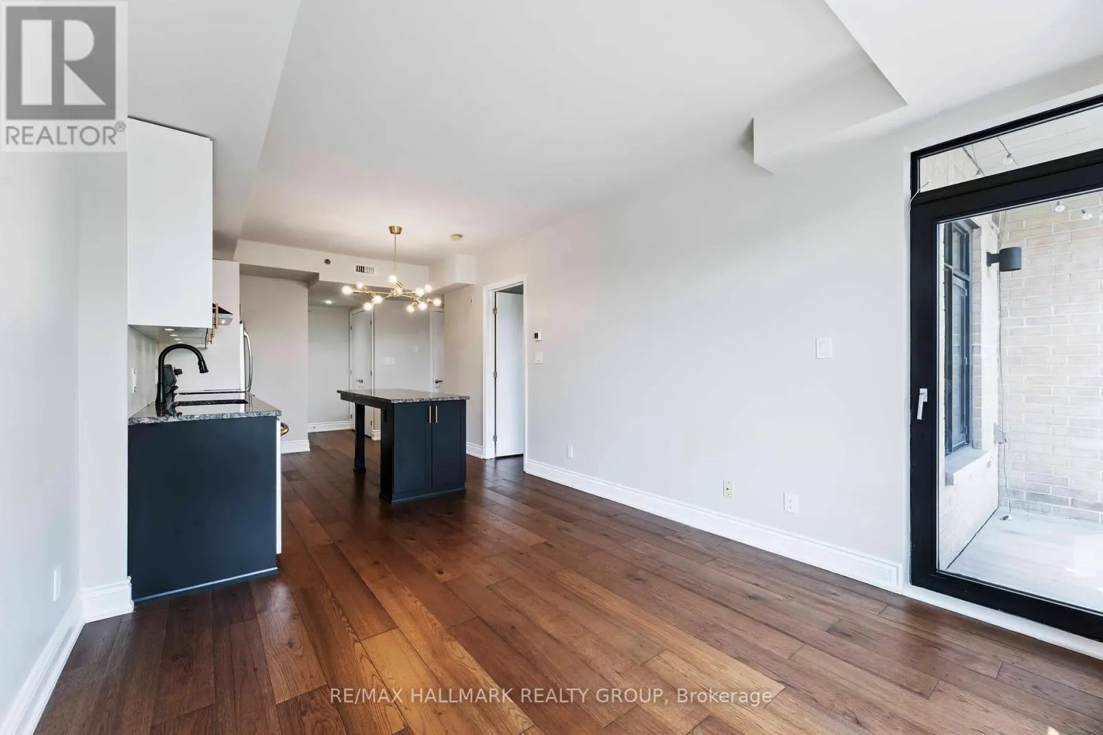 316 - 808 BRONSON AVENUE