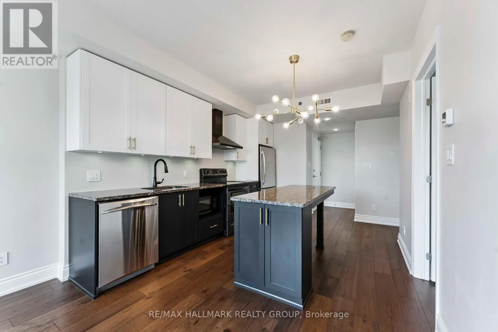 316 - 808 BRONSON AVENUE