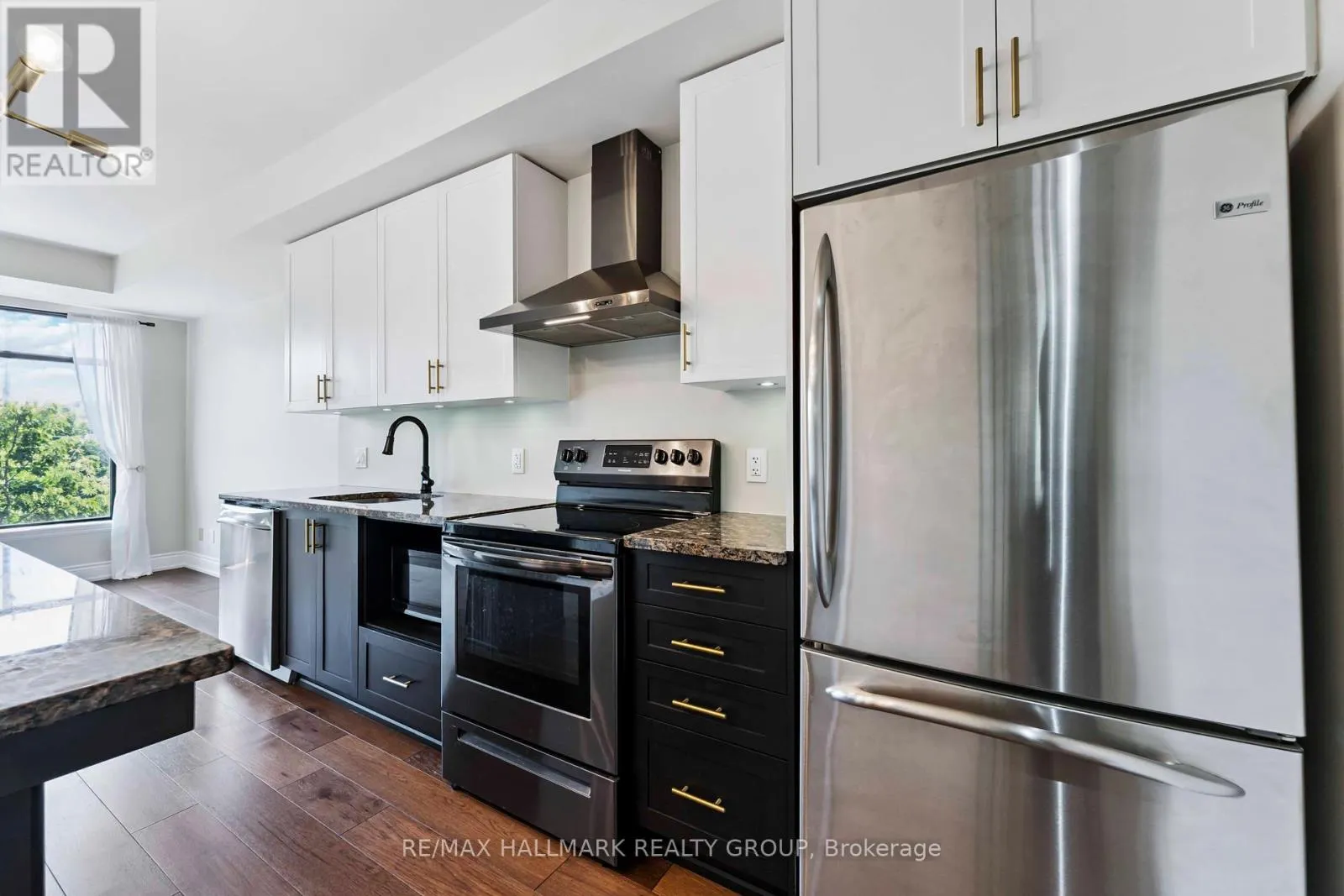 316 - 808 BRONSON AVENUE