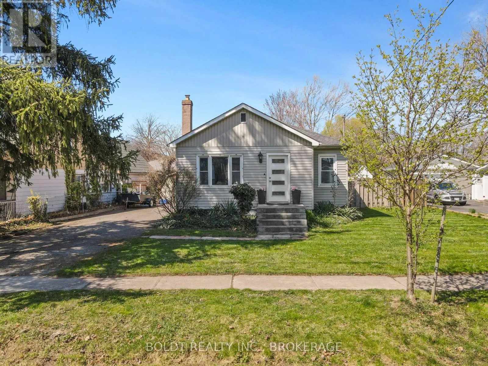 11 EDWARD AVENUE