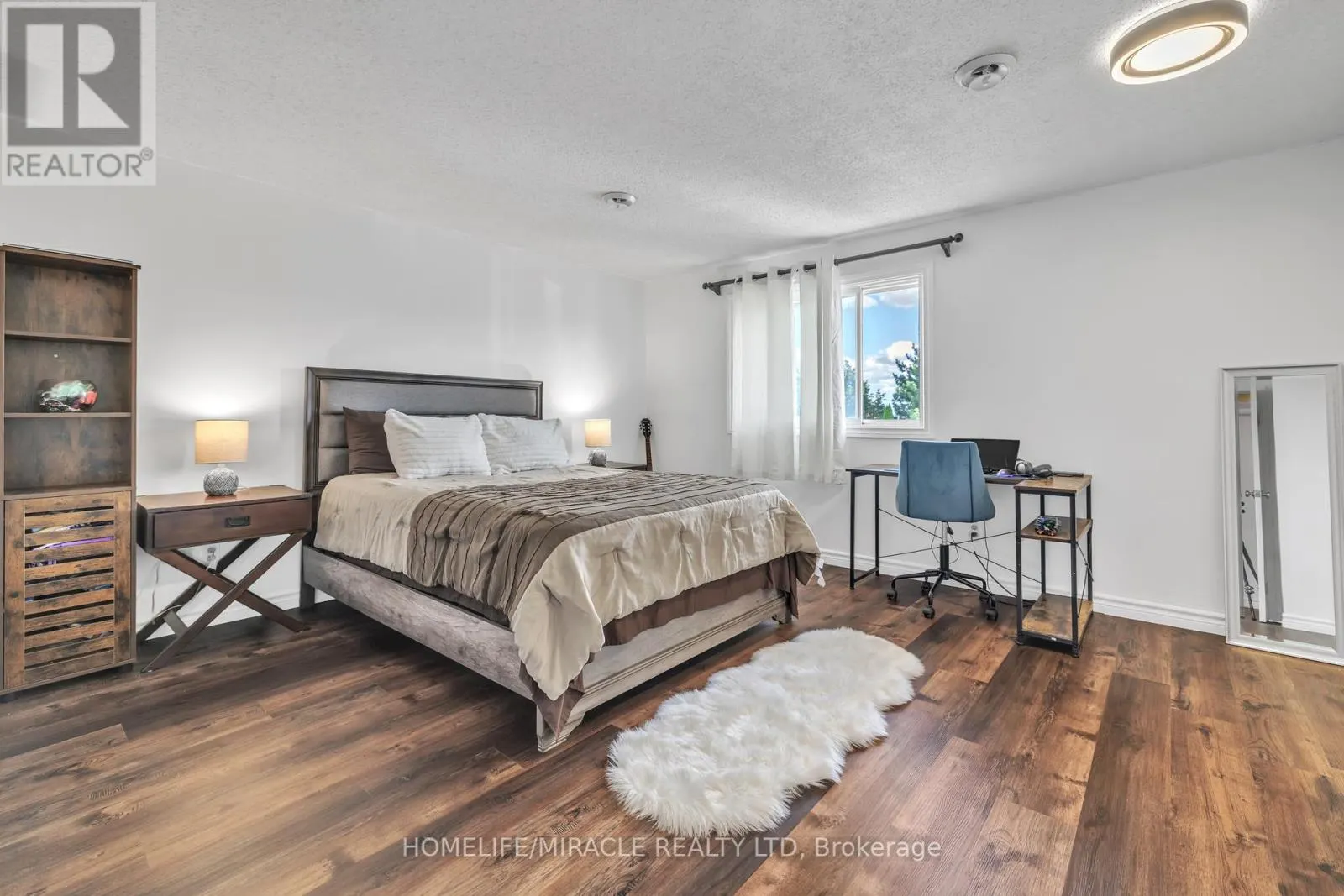 4 - 259 LANSDOWNE AVENUE