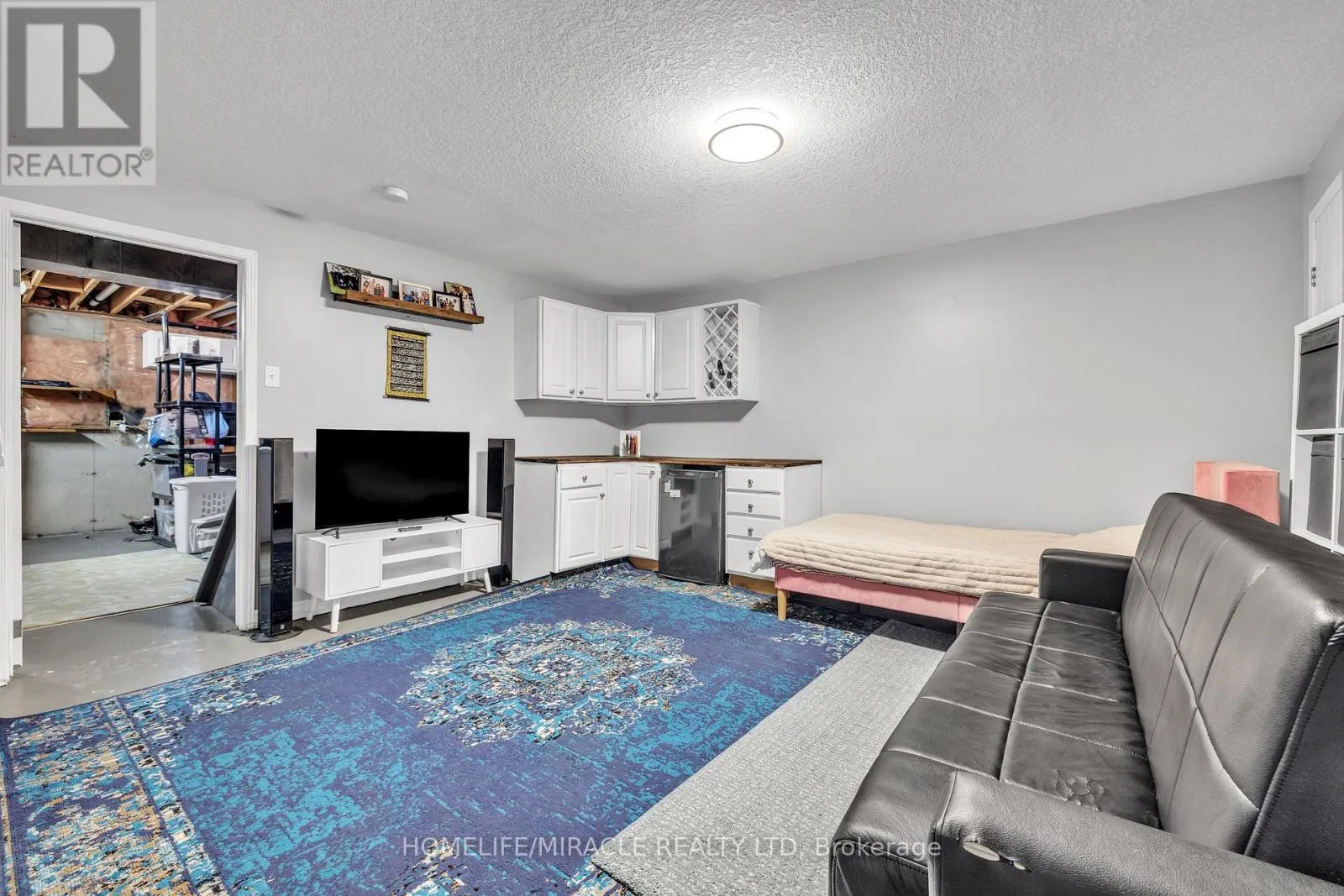 4 - 259 LANSDOWNE AVENUE