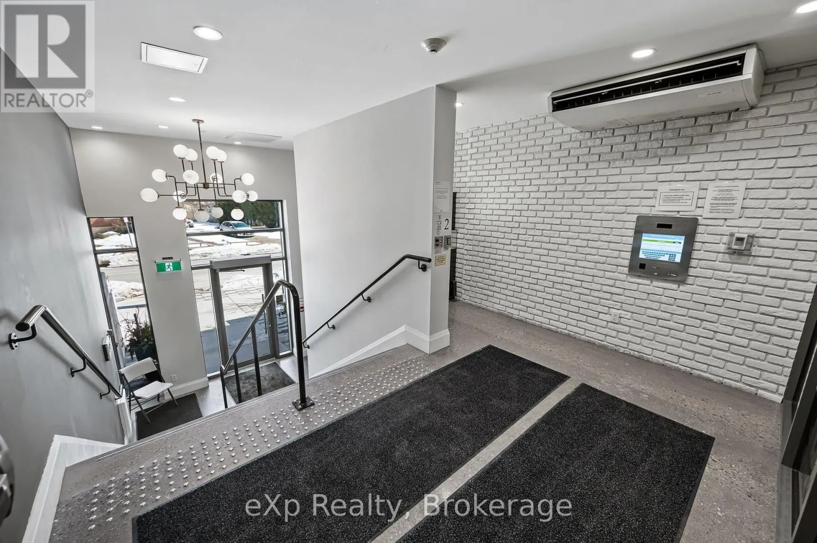 804 - 63 ARTHUR STREET S, #804