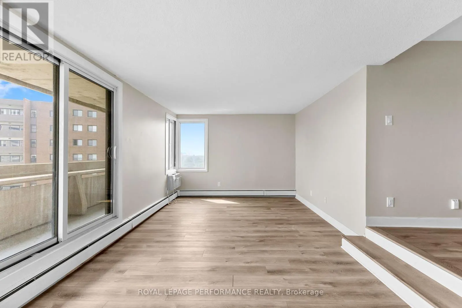 1003 - 1171 AMBLESIDE DRIVE