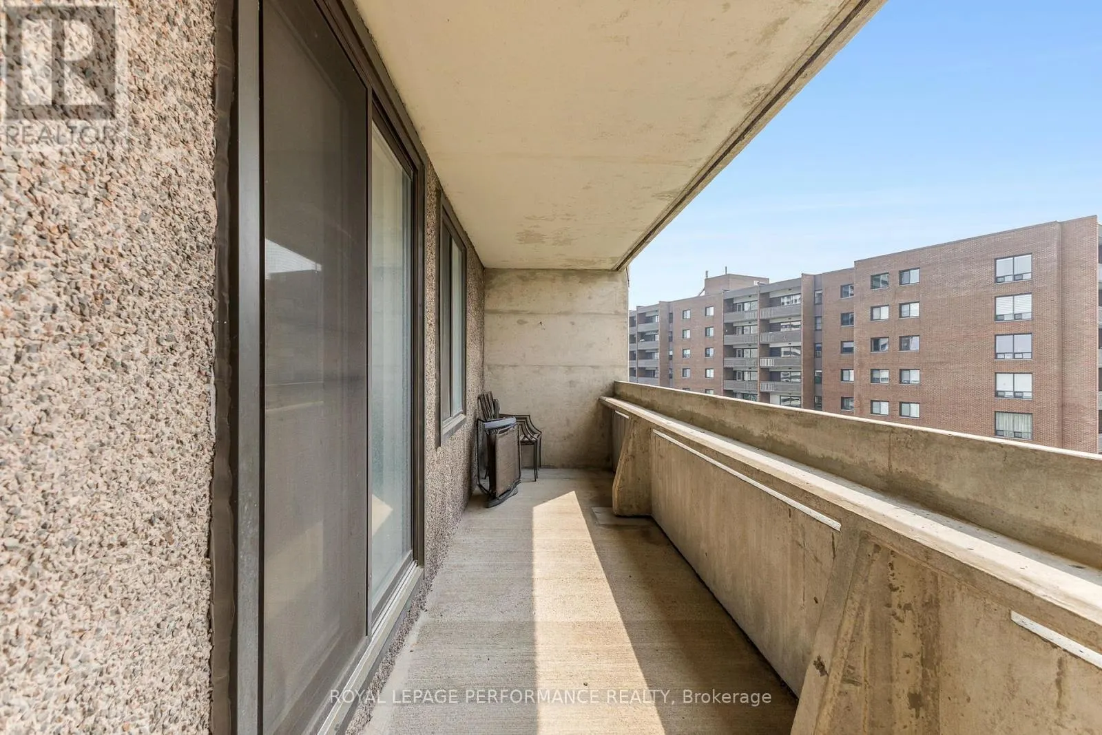 1003 - 1171 AMBLESIDE DRIVE