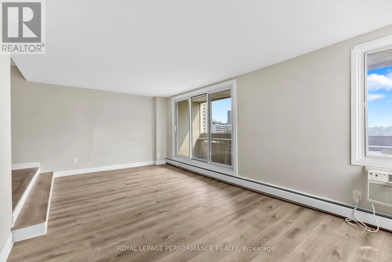 1003 - 1171 AMBLESIDE DRIVE