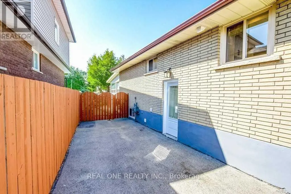 LOWER - 180 MANNING AVENUE