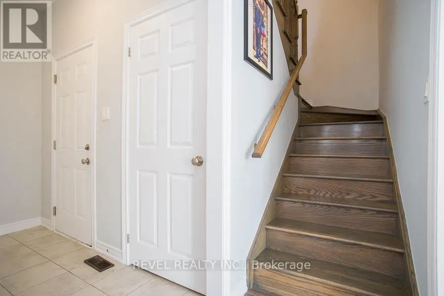 2 ATTLEBERY CRESCENT