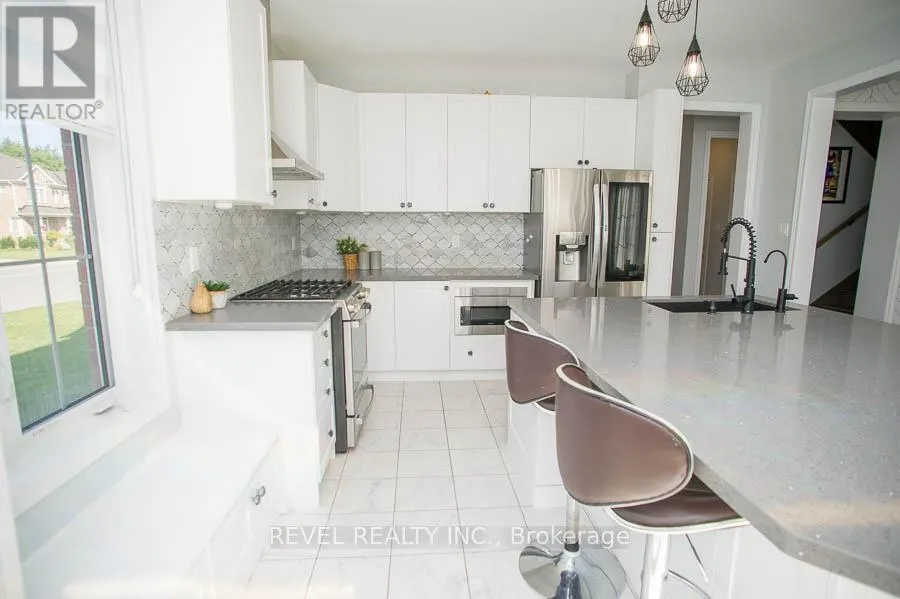 2 ATTLEBERY CRESCENT