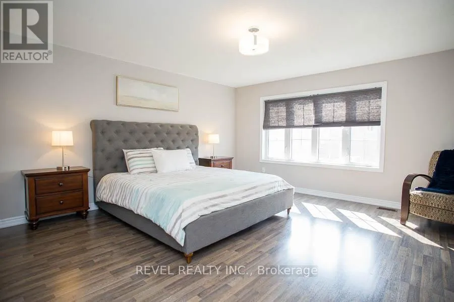2 ATTLEBERY CRESCENT