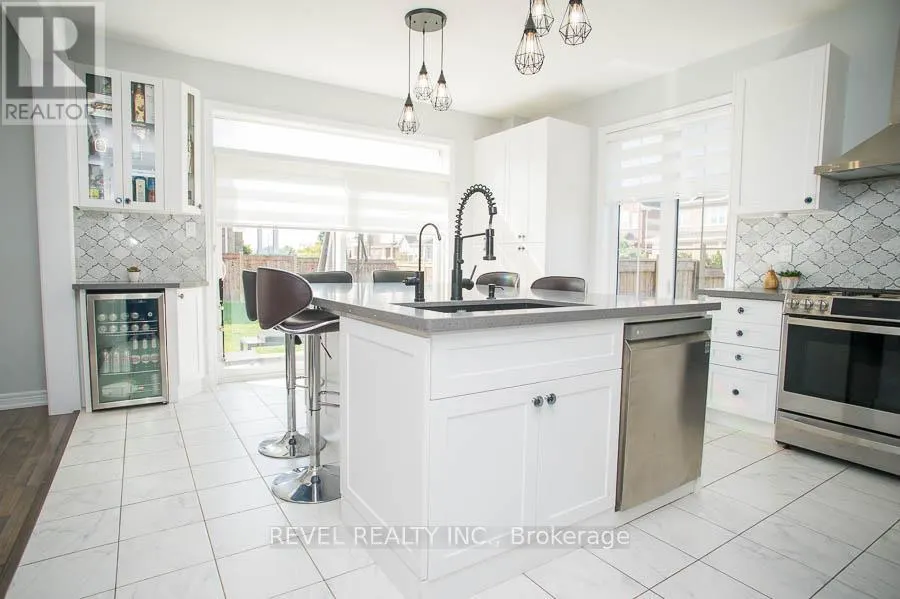 2 ATTLEBERY CRESCENT