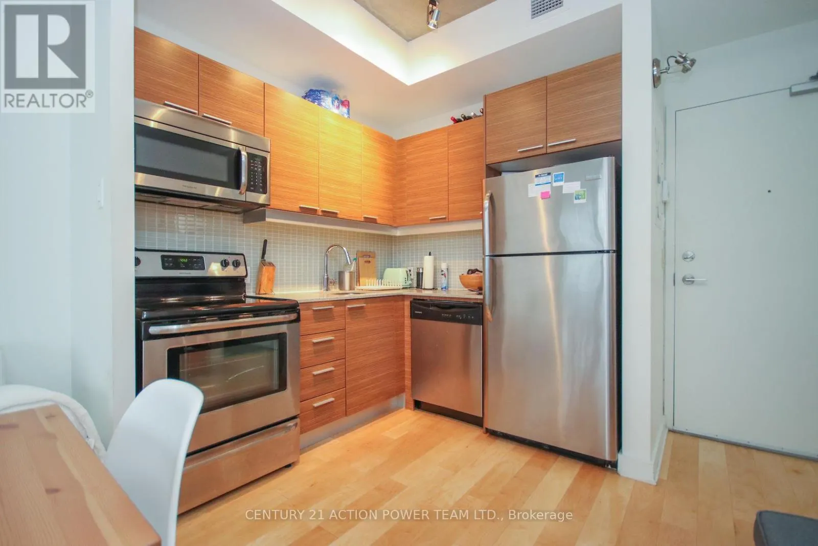 827 - 349 MCLEOD STREET