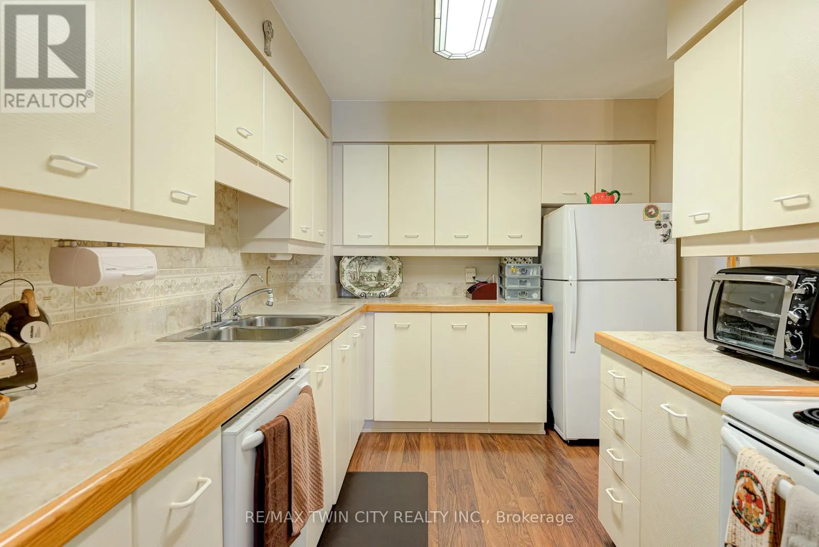 12 - 523 BEECHWOOD DRIVE