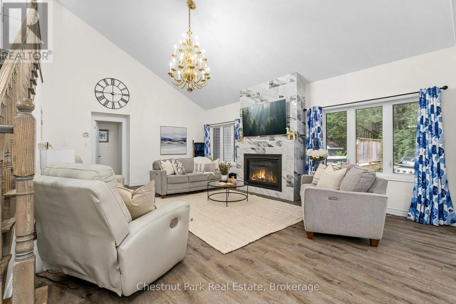 17 WINDSONG CRESCENT
