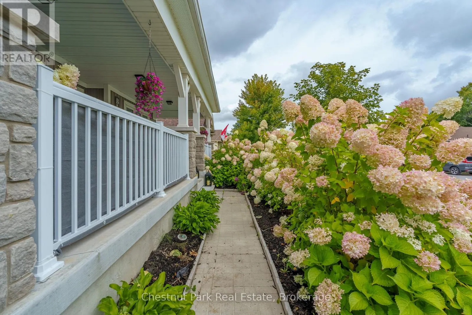 17 WINDSONG CRESCENT