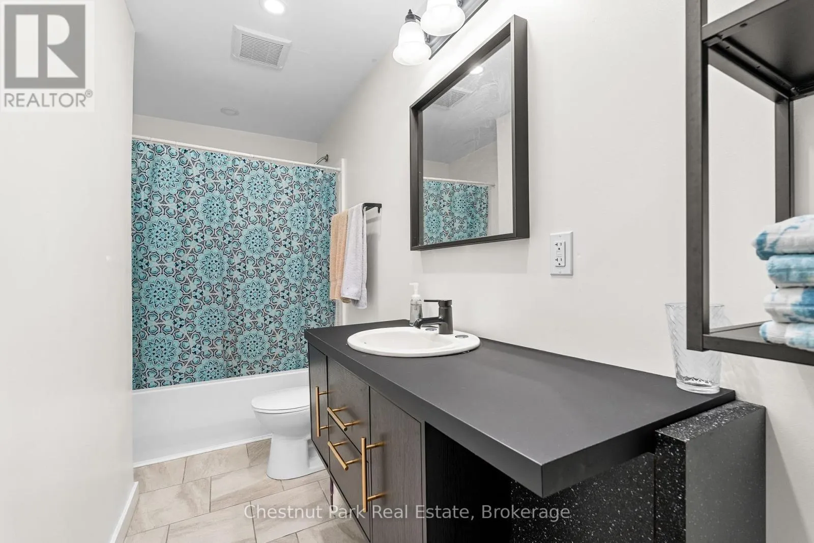 17 WINDSONG CRESCENT