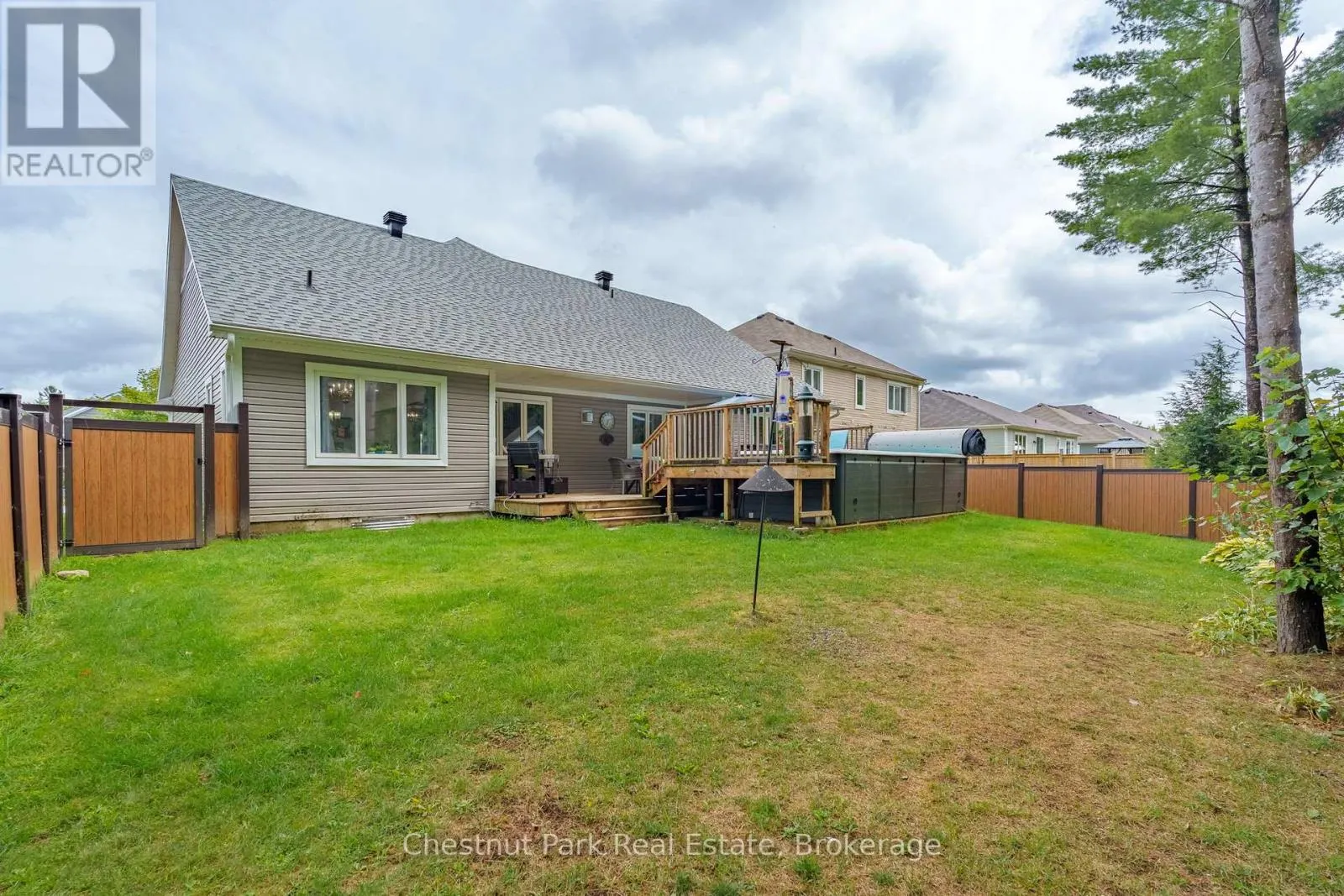 17 WINDSONG CRESCENT