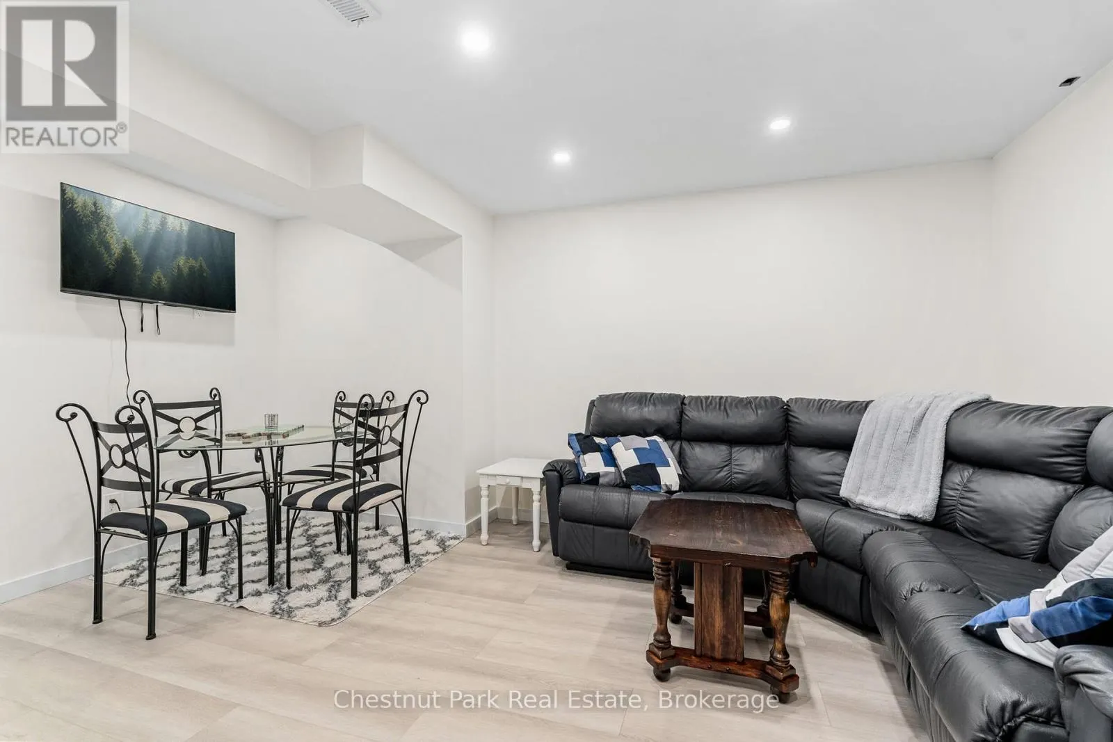 17 WINDSONG CRESCENT