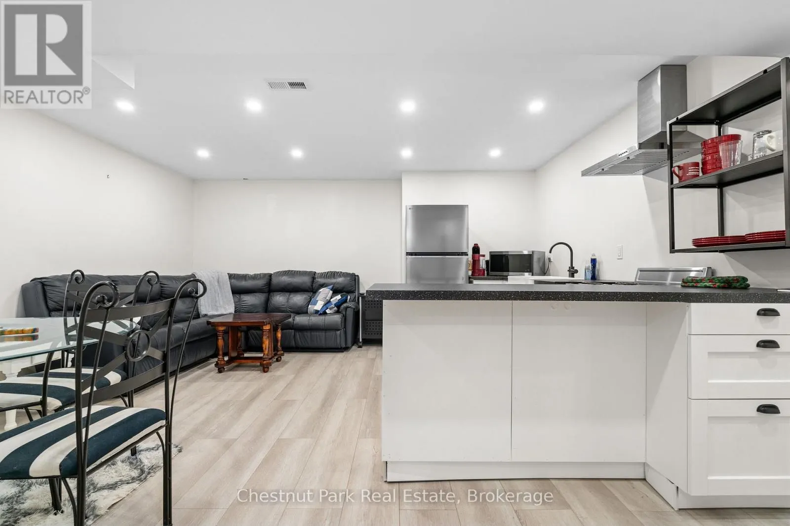 17 WINDSONG CRESCENT