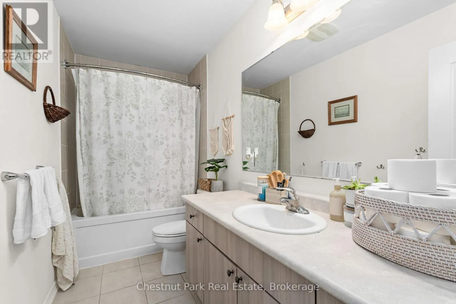 17 WINDSONG CRESCENT
