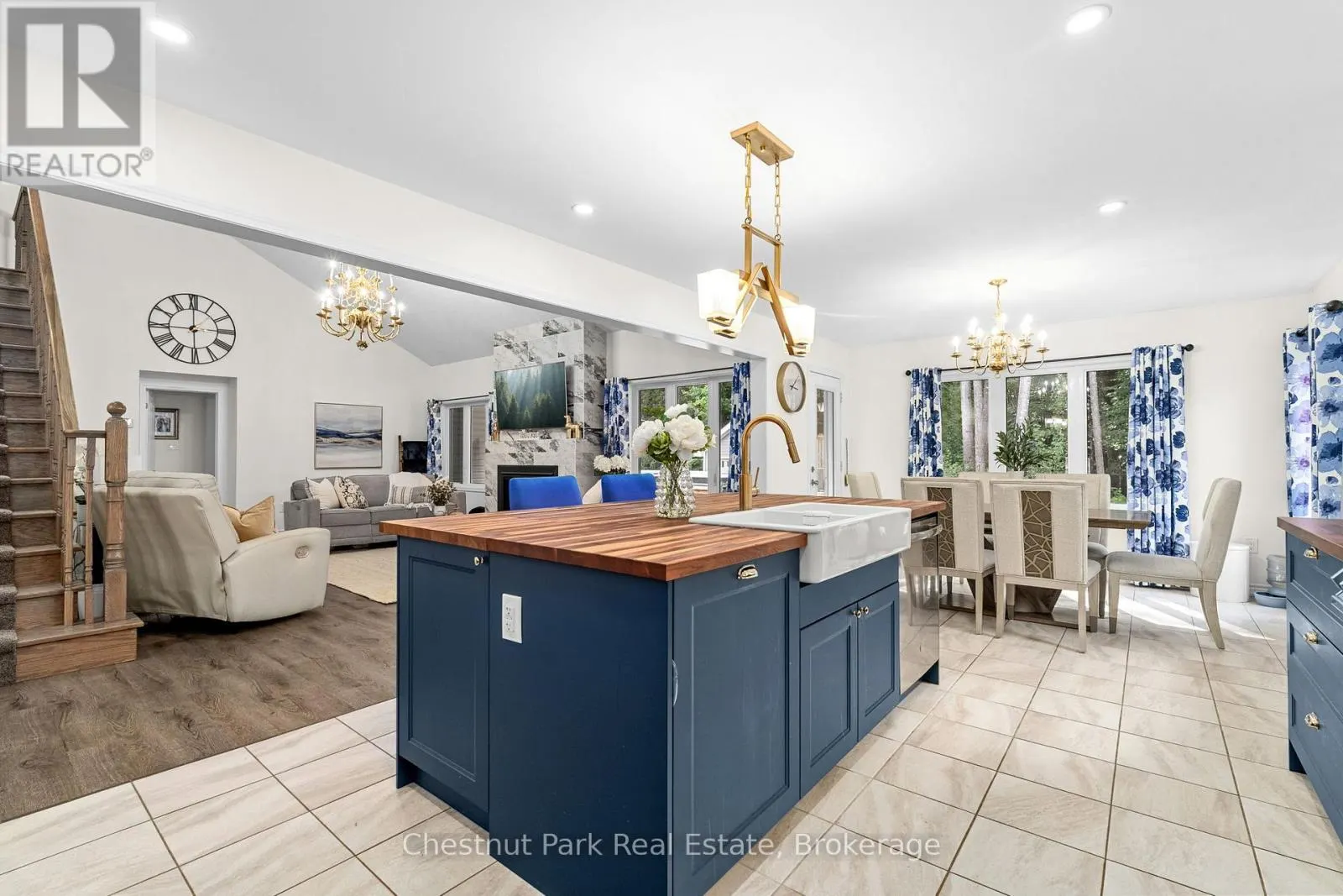 17 WINDSONG CRESCENT