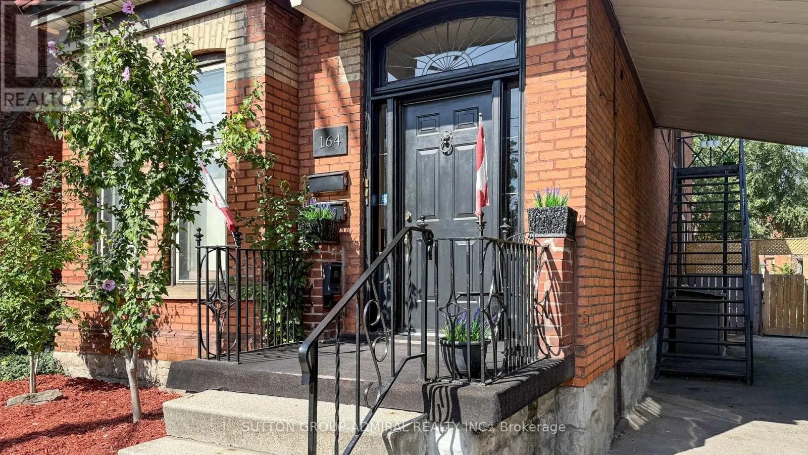 164 WENTWORTH STREET S