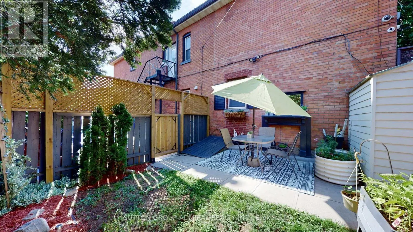 164 WENTWORTH STREET S