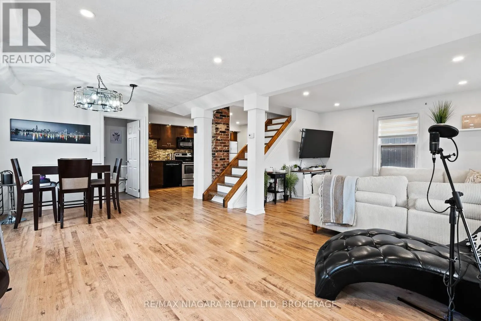5690 HIGHLAND AVENUE