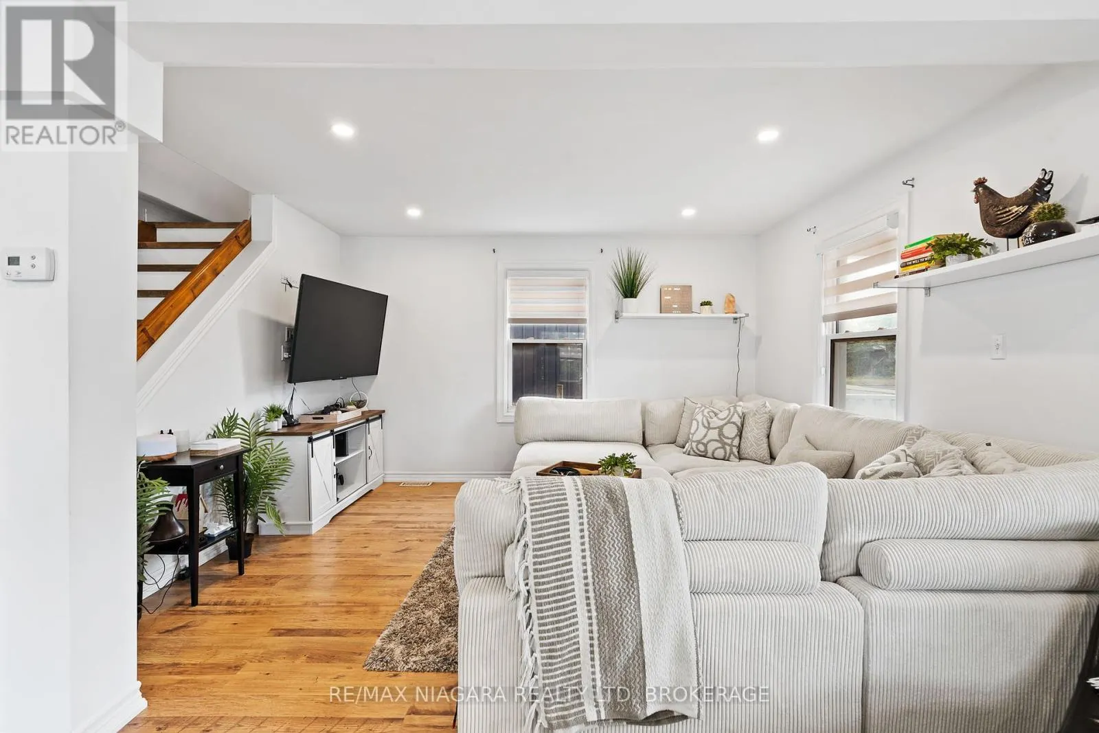5690 HIGHLAND AVENUE