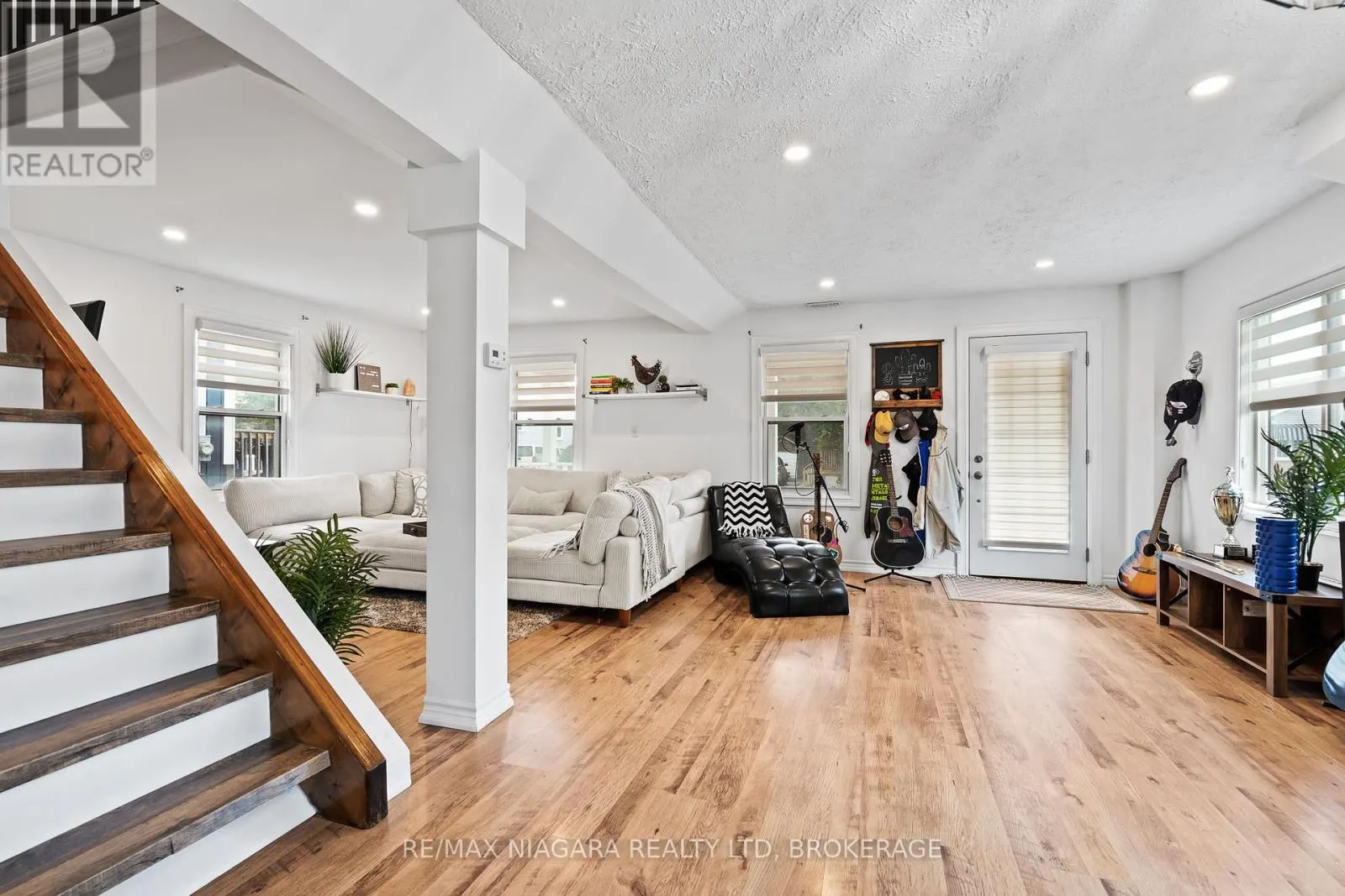 5690 HIGHLAND AVENUE