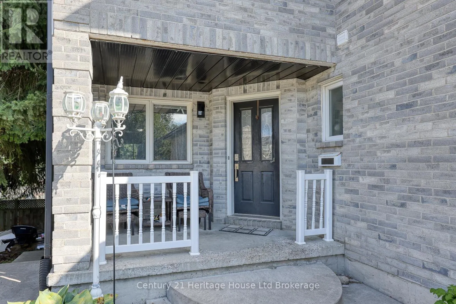 60 CANROBERT STREET