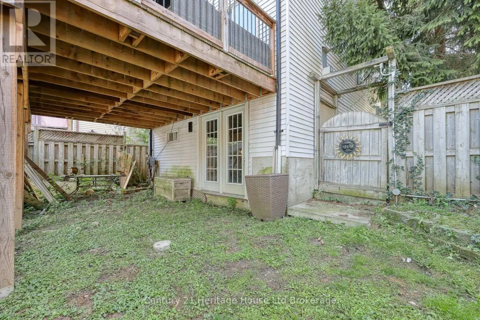 60 CANROBERT STREET