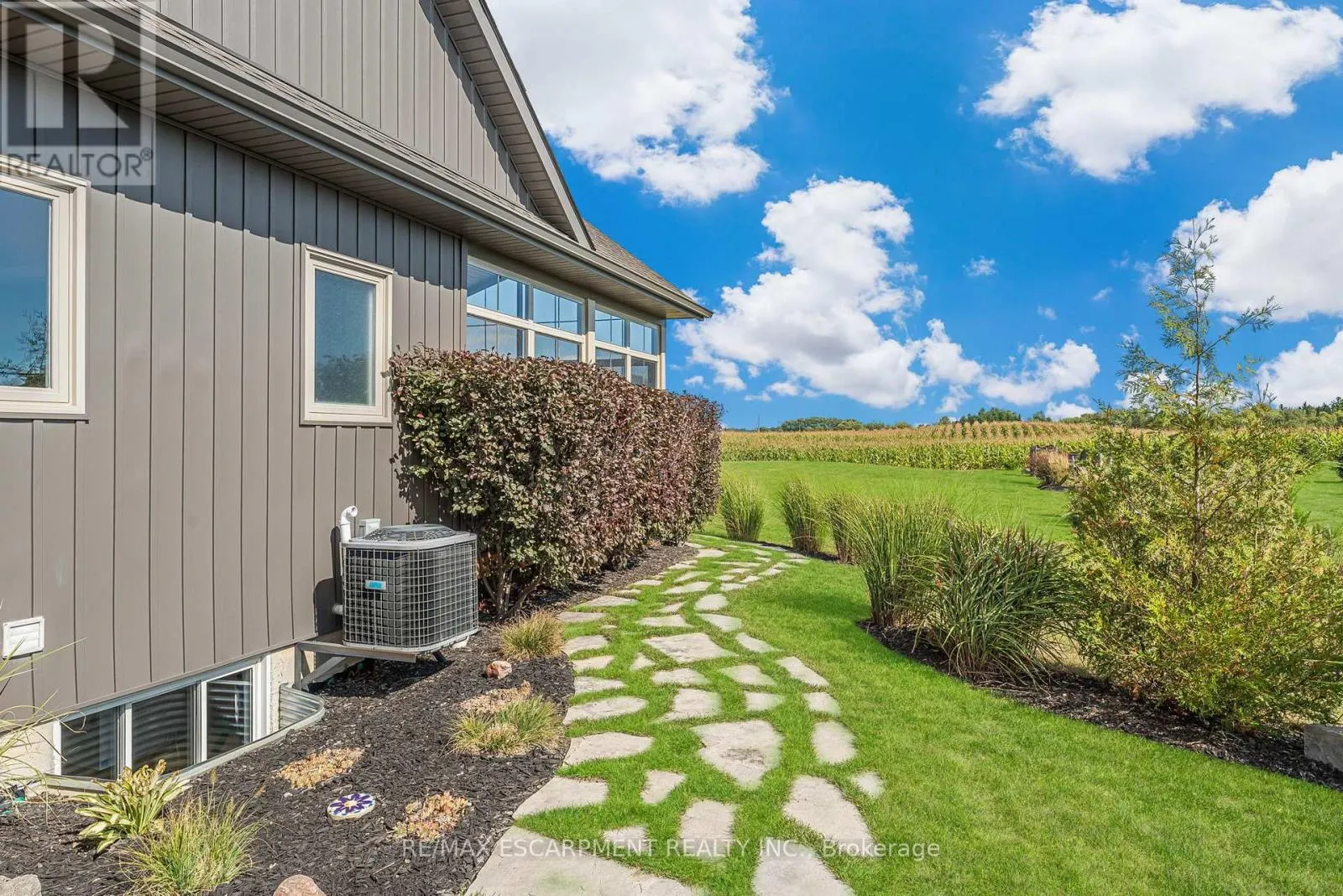 3 SILVERTHORNE COURT