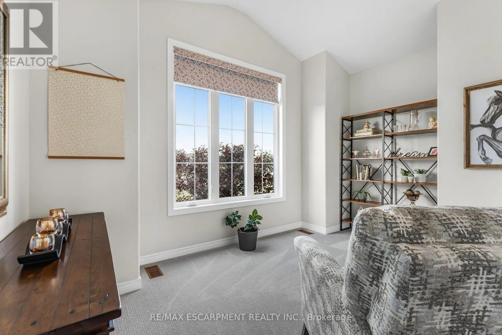 3 SILVERTHORNE COURT
