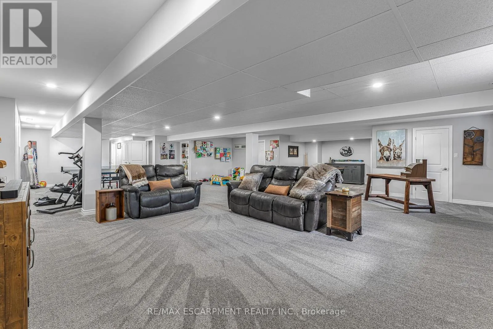 3 SILVERTHORNE COURT