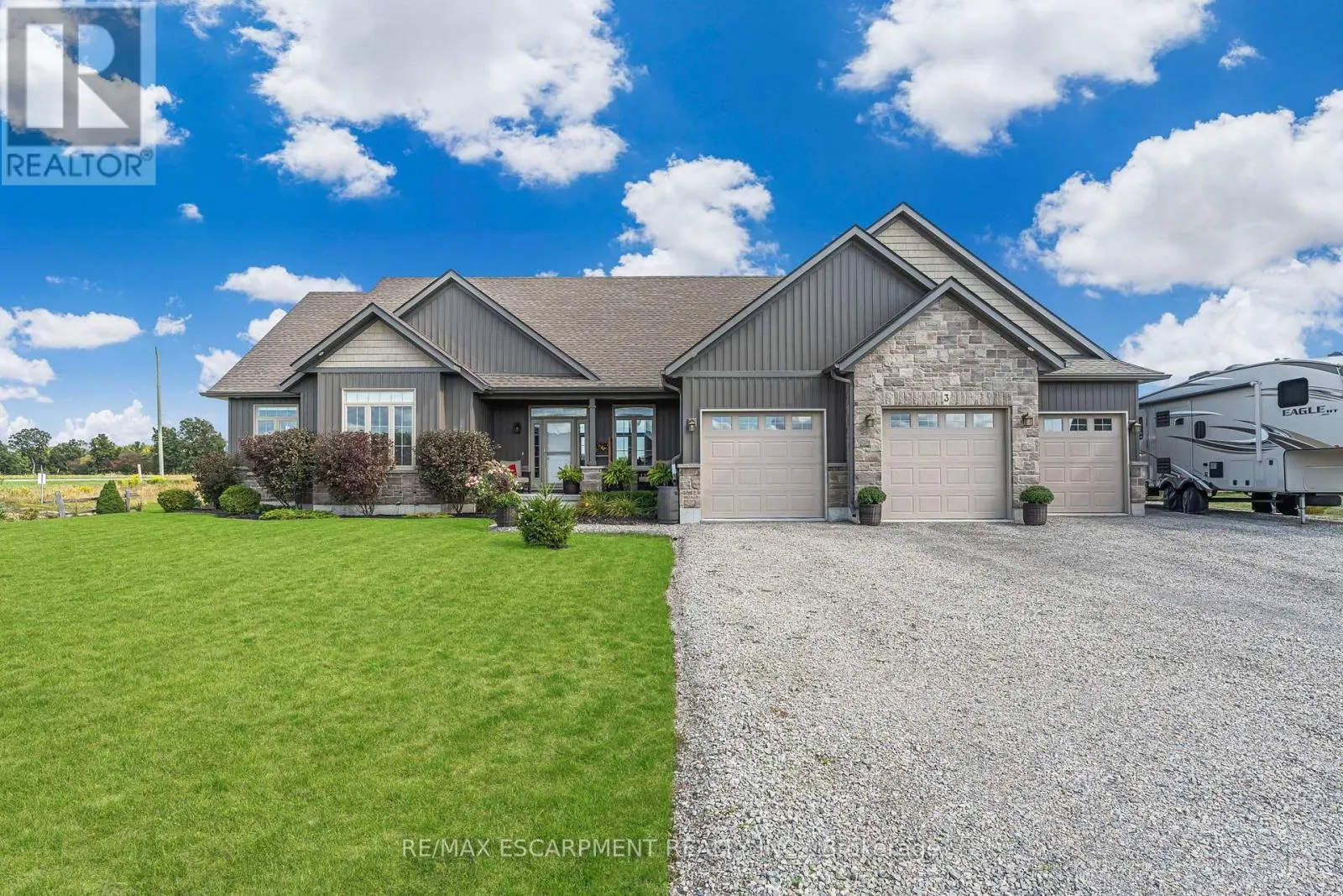 3 SILVERTHORNE COURT