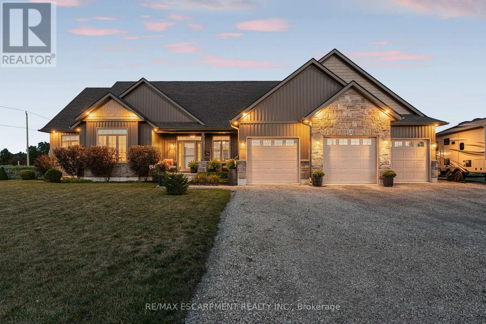 3 SILVERTHORNE COURT