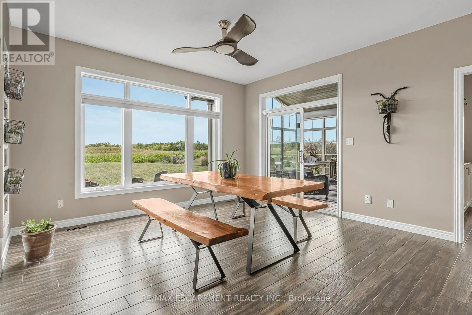 3 SILVERTHORNE COURT