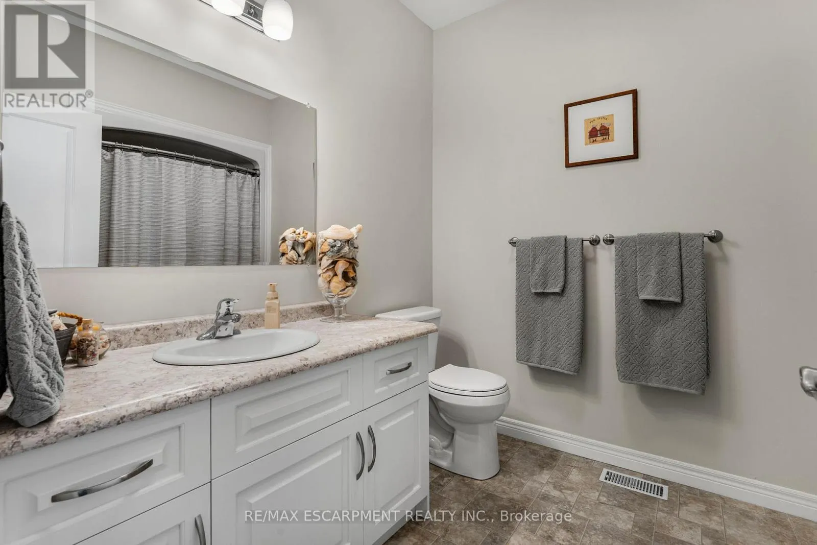 3 SILVERTHORNE COURT