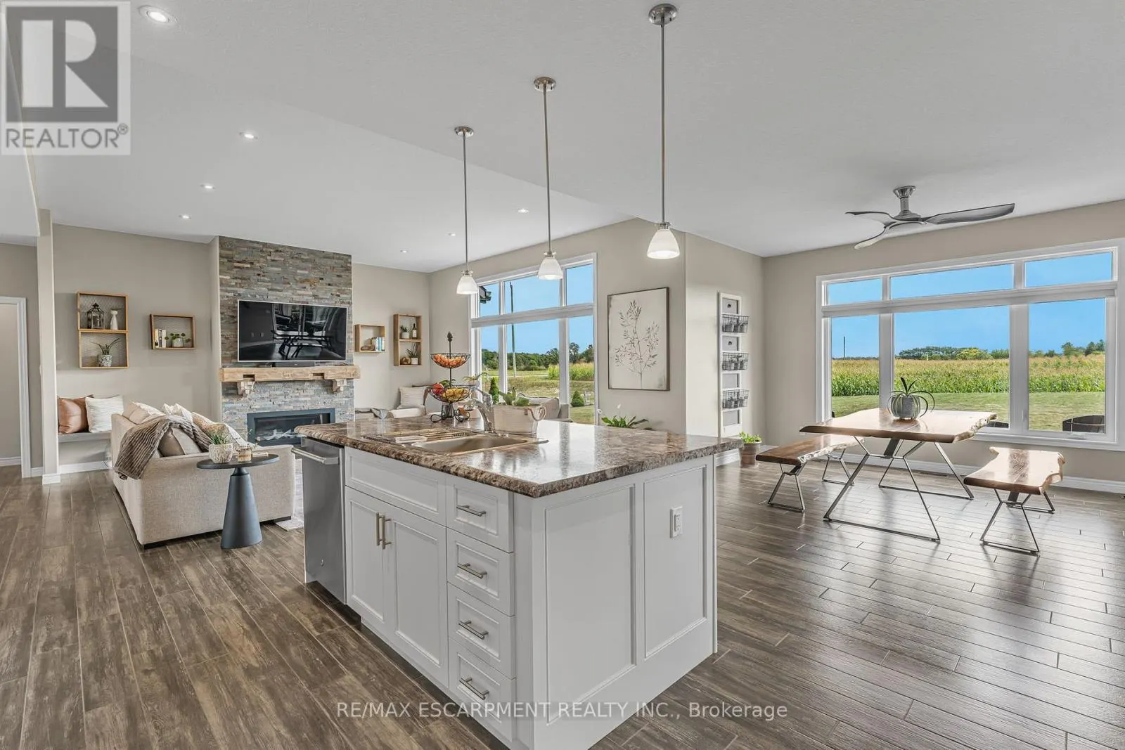 3 SILVERTHORNE COURT