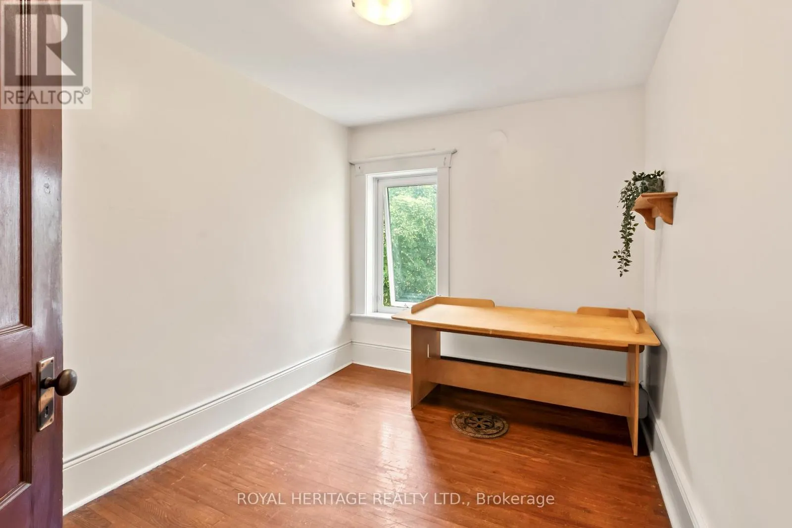 901 CRESSWELL ROAD