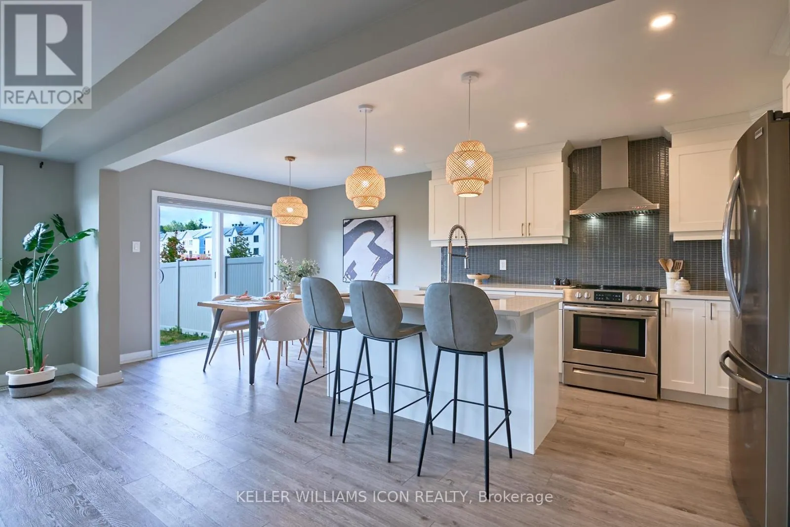 1118 APOLUNE STREET