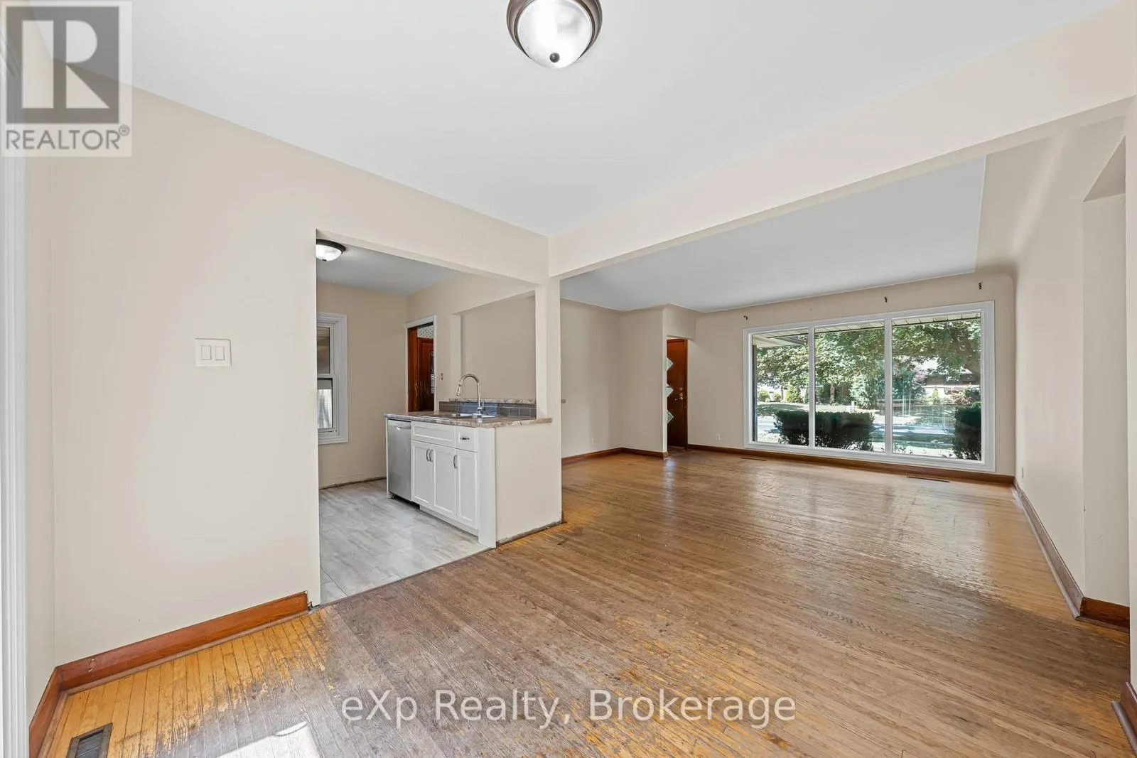 245 HARTWOOD AVENUE