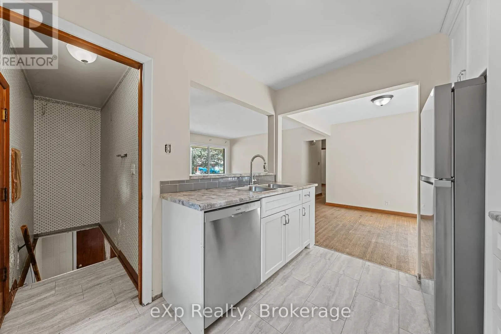 245 HARTWOOD AVENUE