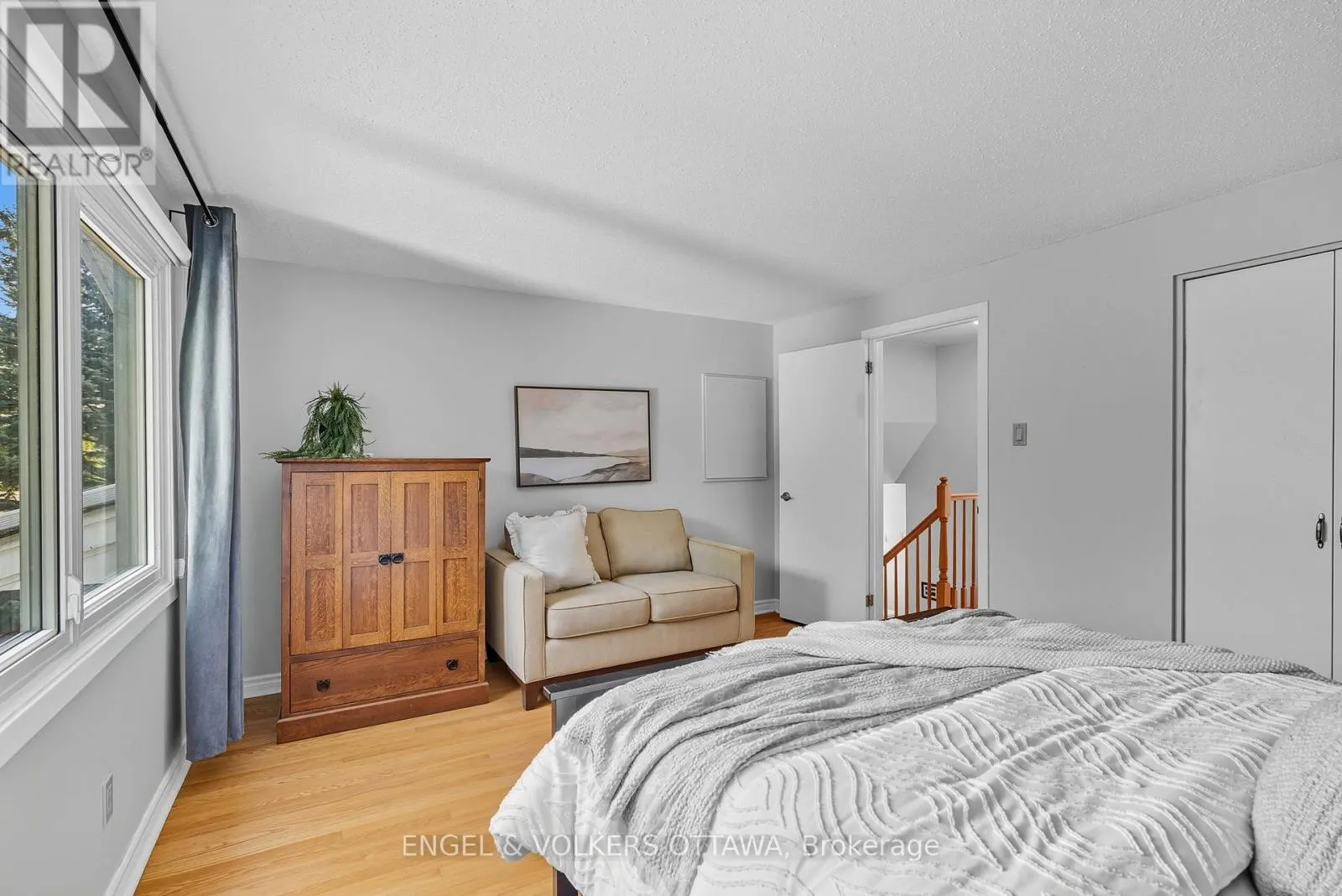 1800 DEVLIN CRESCENT