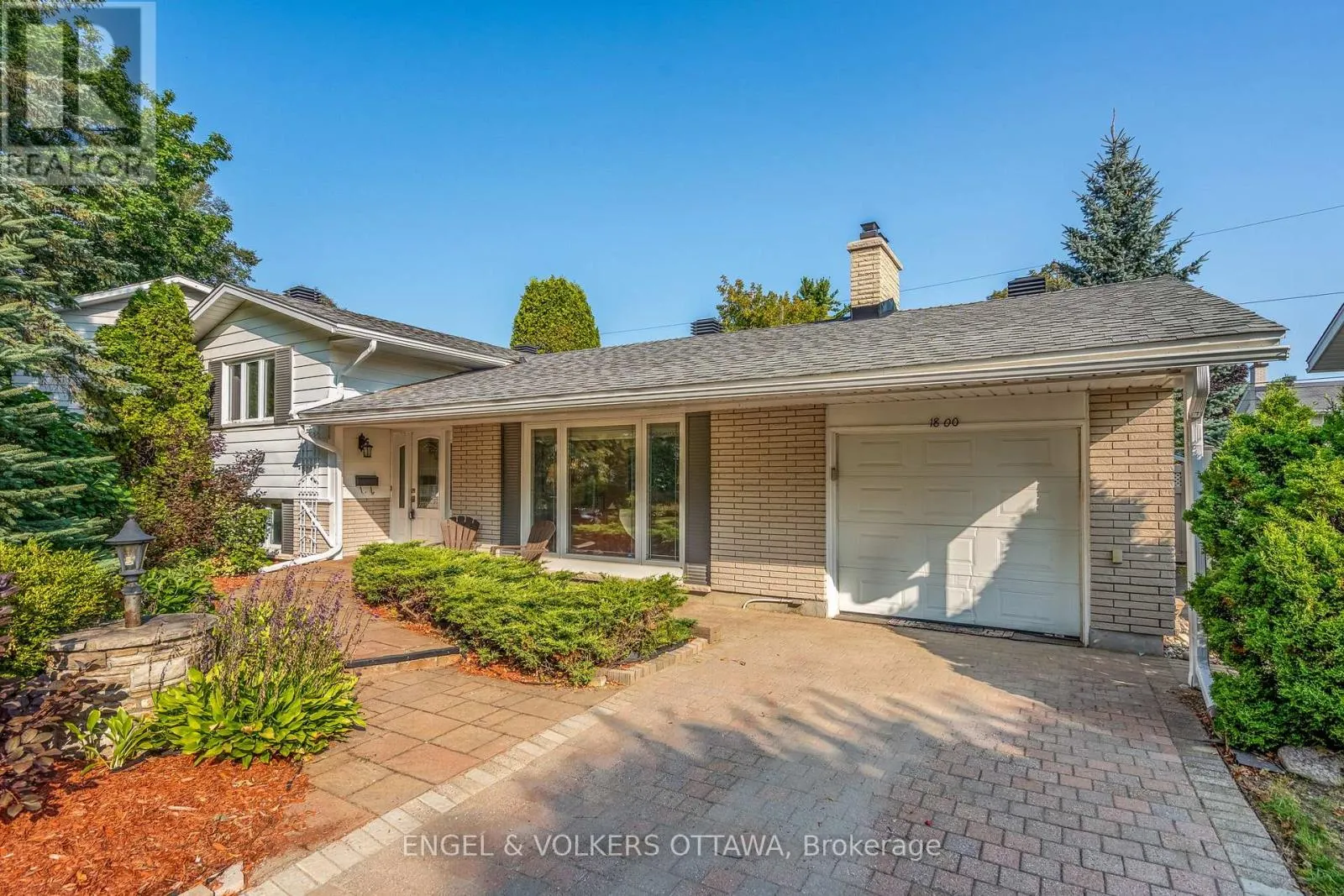 1800 DEVLIN CRESCENT