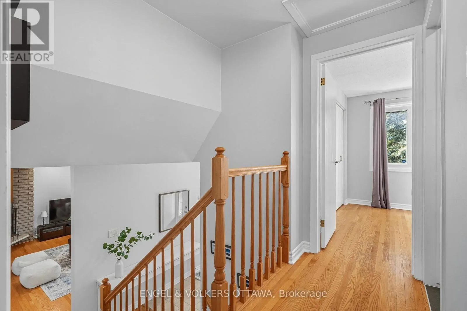 1800 DEVLIN CRESCENT