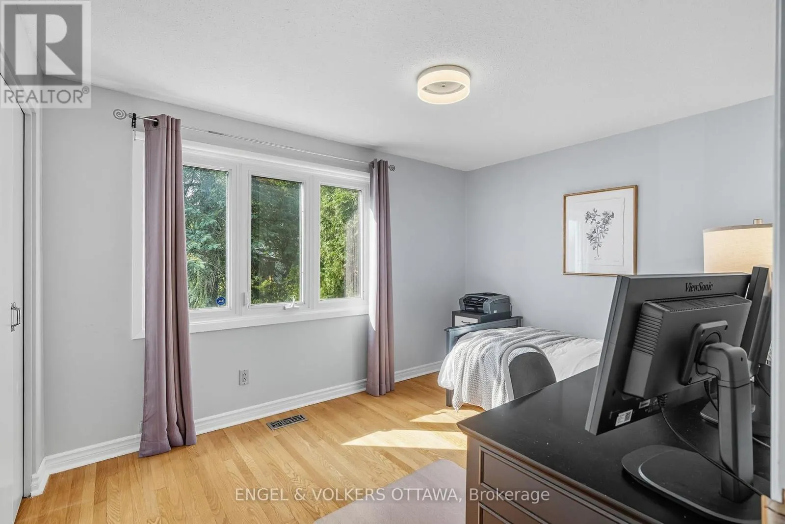1800 DEVLIN CRESCENT